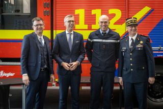 Assermentation de 11 pompiers professionnels et d'un expéditionnaire technique dirigeant